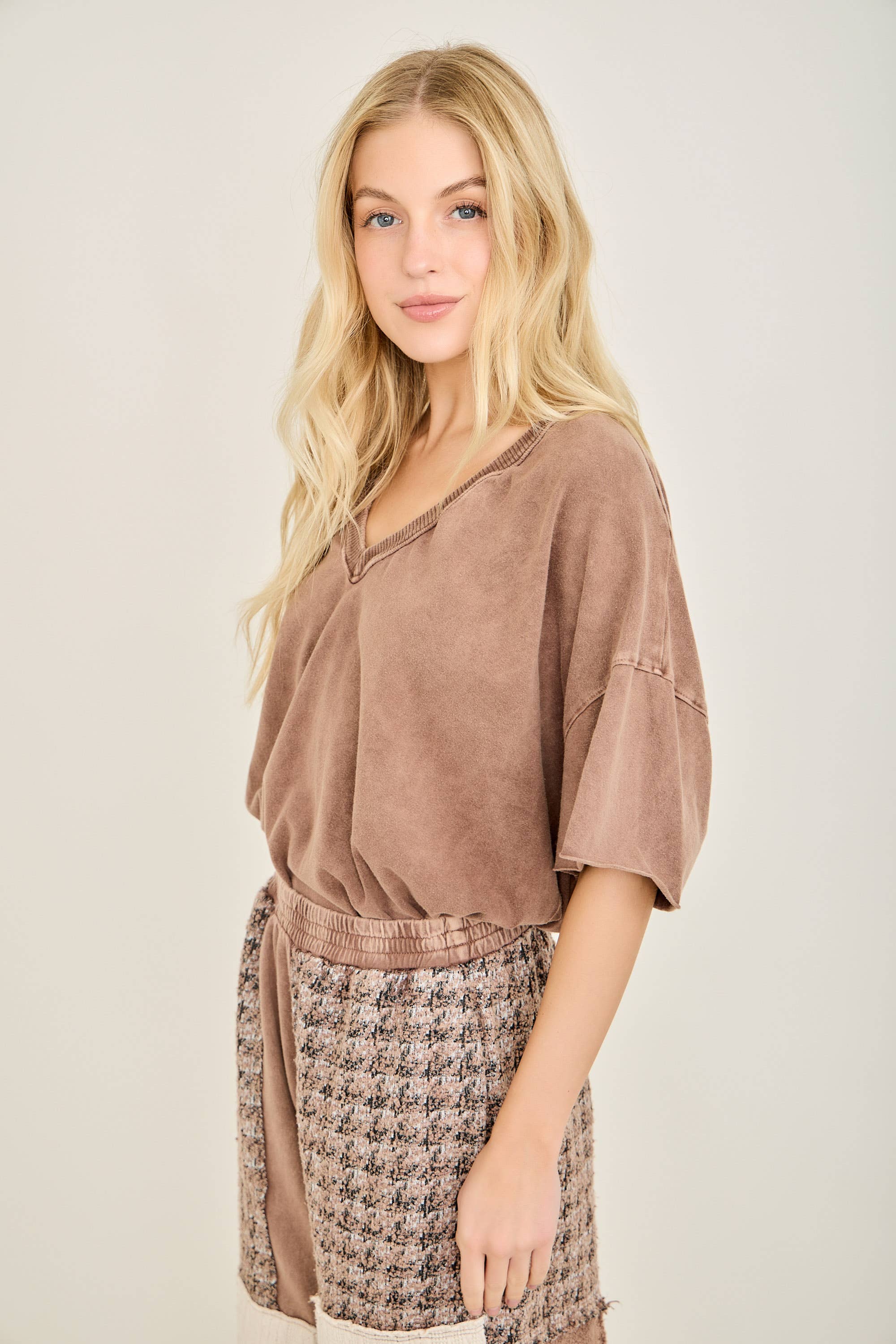 Mineral Wash VNECK T-Shirt
