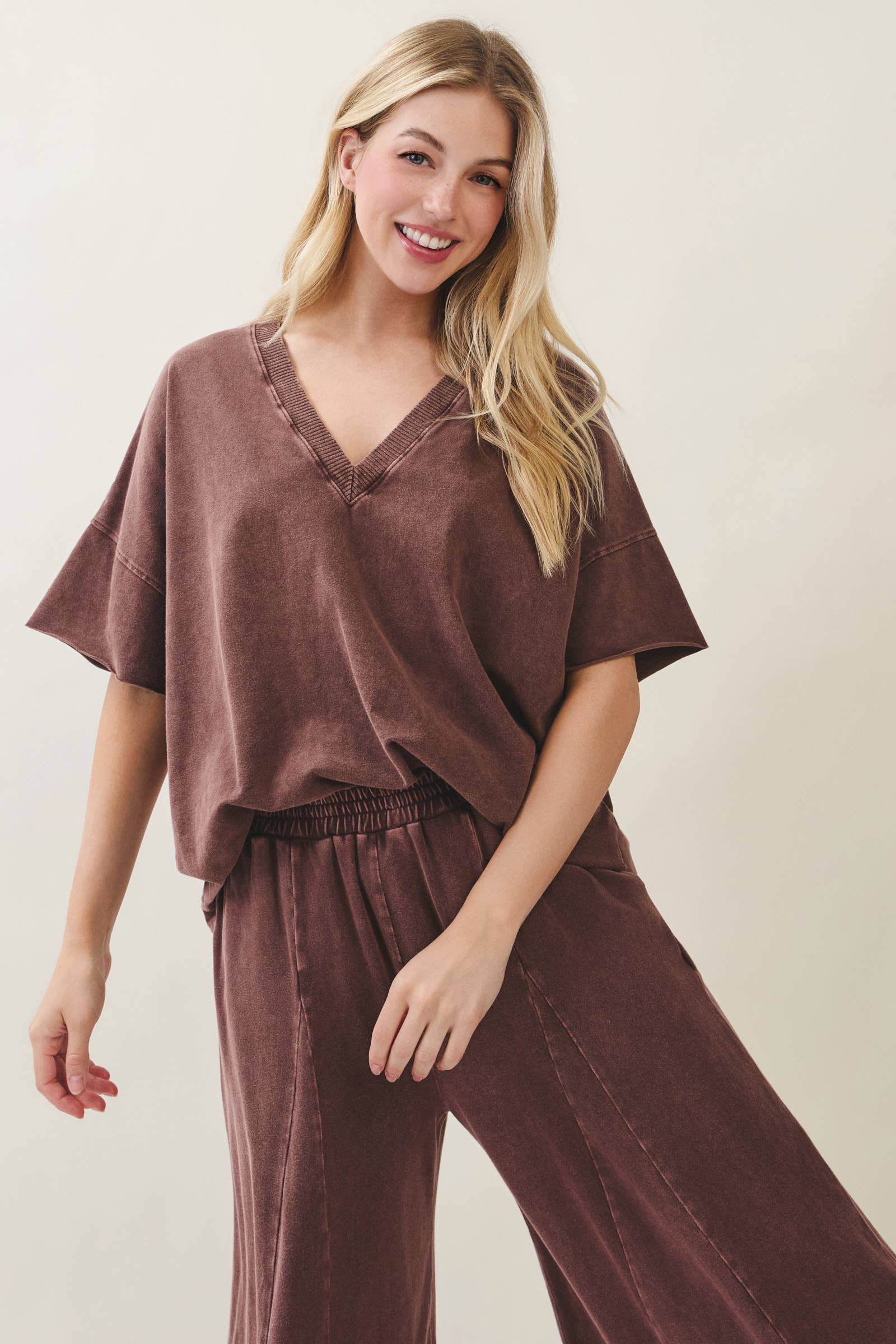 Mineral Wash VNECK T-Shirt
