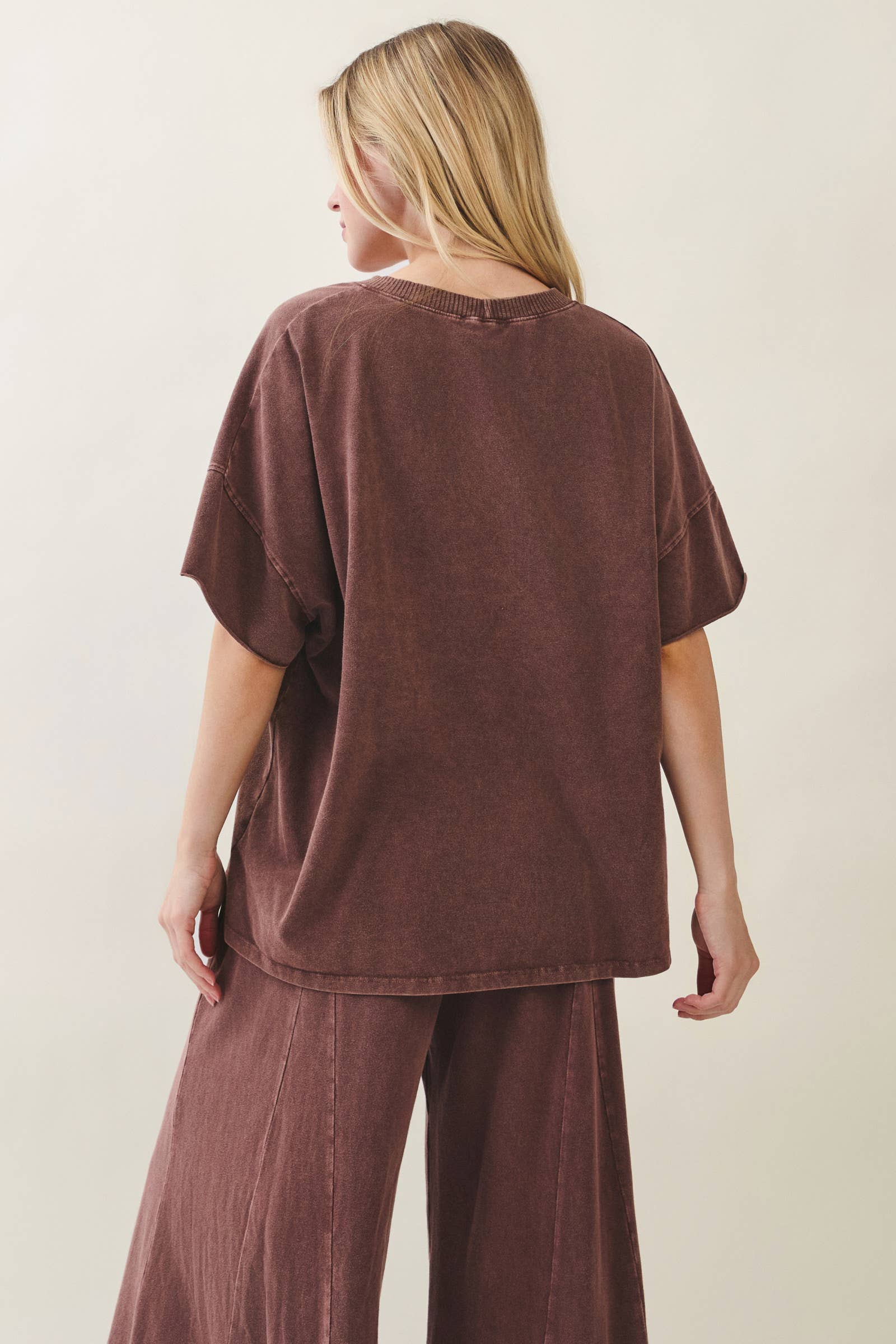 Mineral Wash VNECK T-Shirt