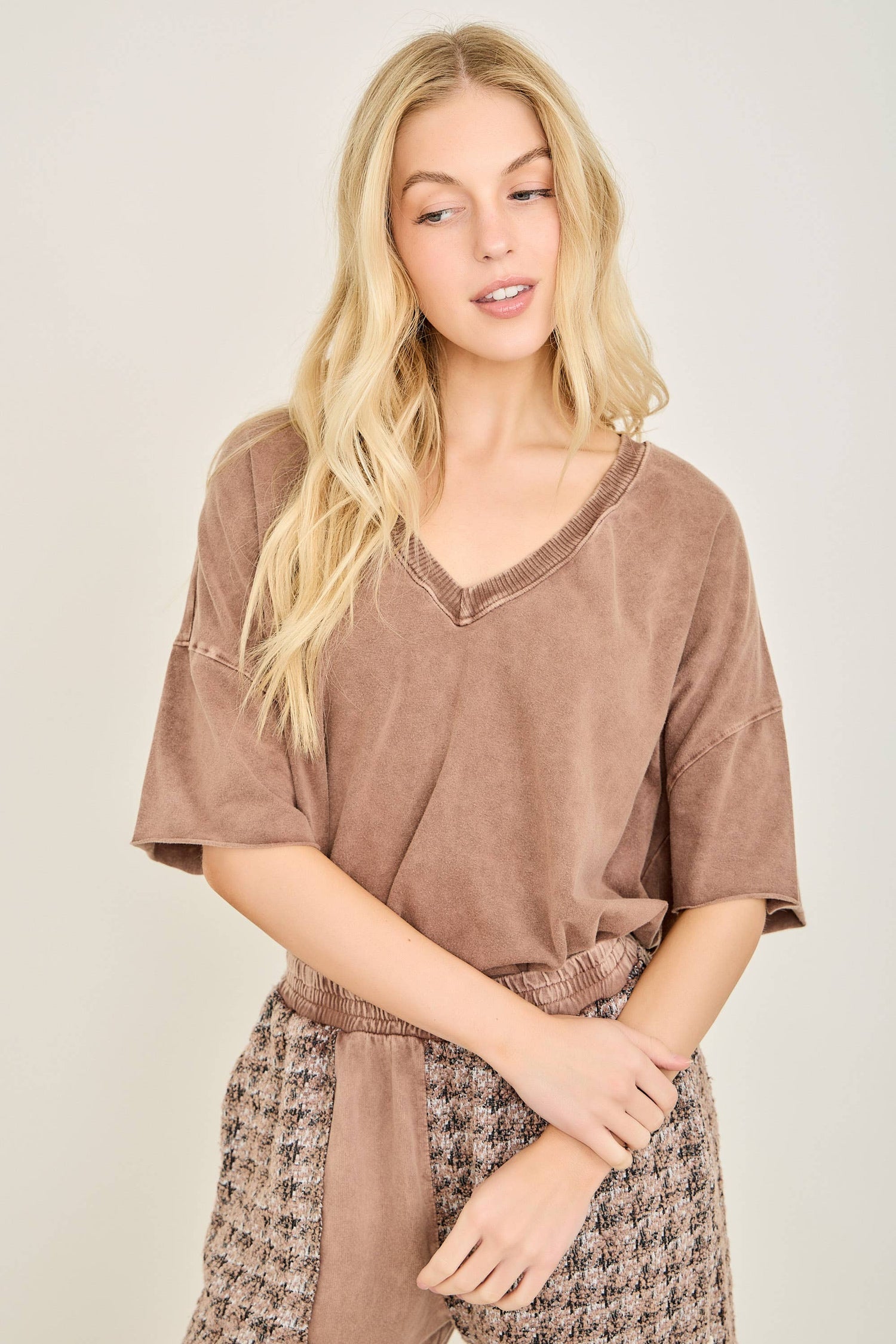 Mineral Wash VNECK T-Shirt